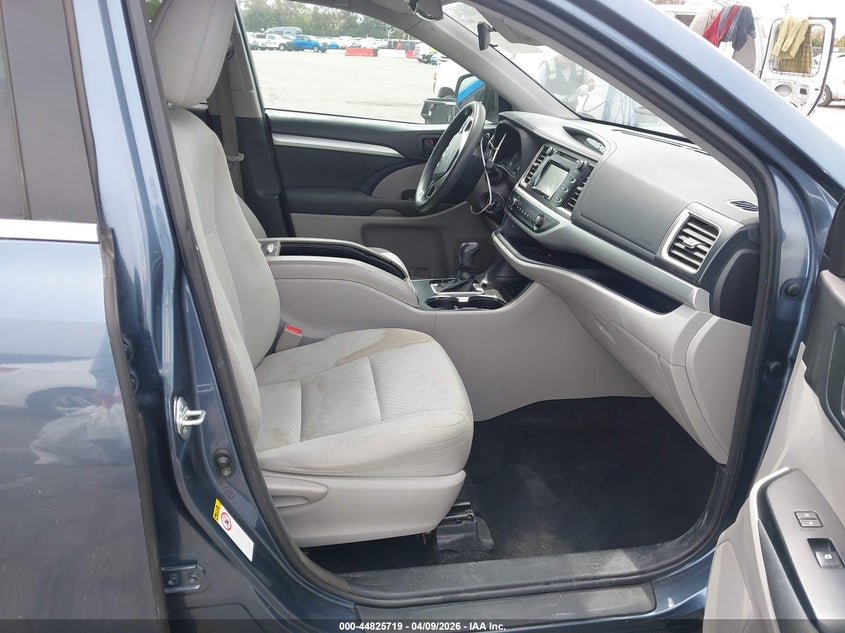 2017 Toyota Highlander VIN 5TDZARFH5HS028858 IAAI salvage auction — FRONT END, Salvage (California), sold $3,400 on 2026-07-19 (photo 5)