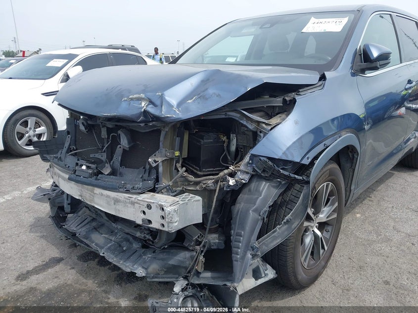 2017 Toyota Highlander VIN 5TDZARFH5HS028858 IAAI salvage auction — FRONT END, Salvage (California), sold $3,400 on 2026-07-19 (photo 6)