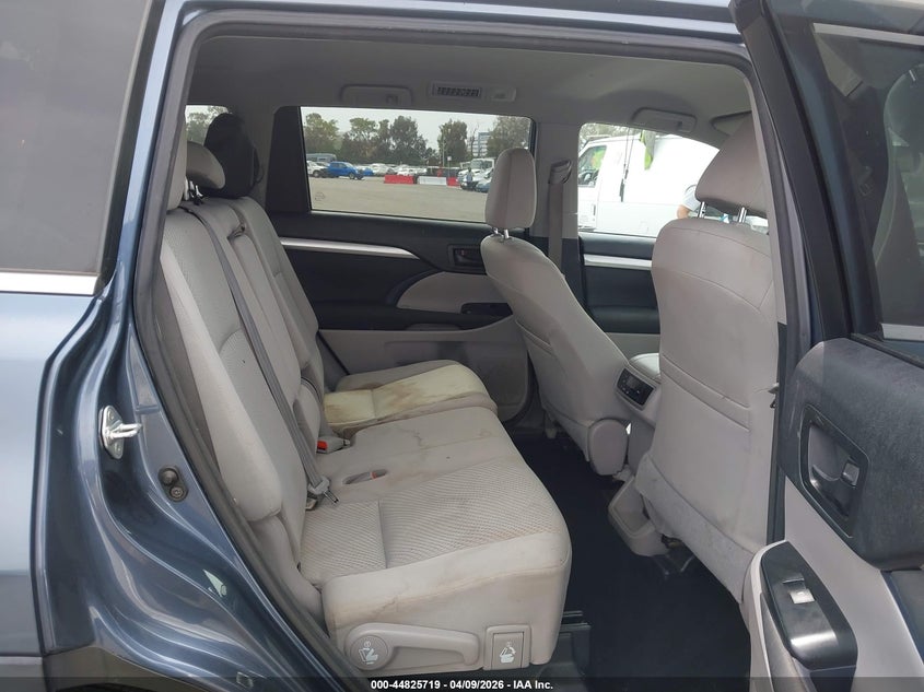 2017 Toyota Highlander VIN 5TDZARFH5HS028858 IAAI salvage auction — FRONT END, Salvage (California), sold $3,400 on 2026-07-19 (photo 8)