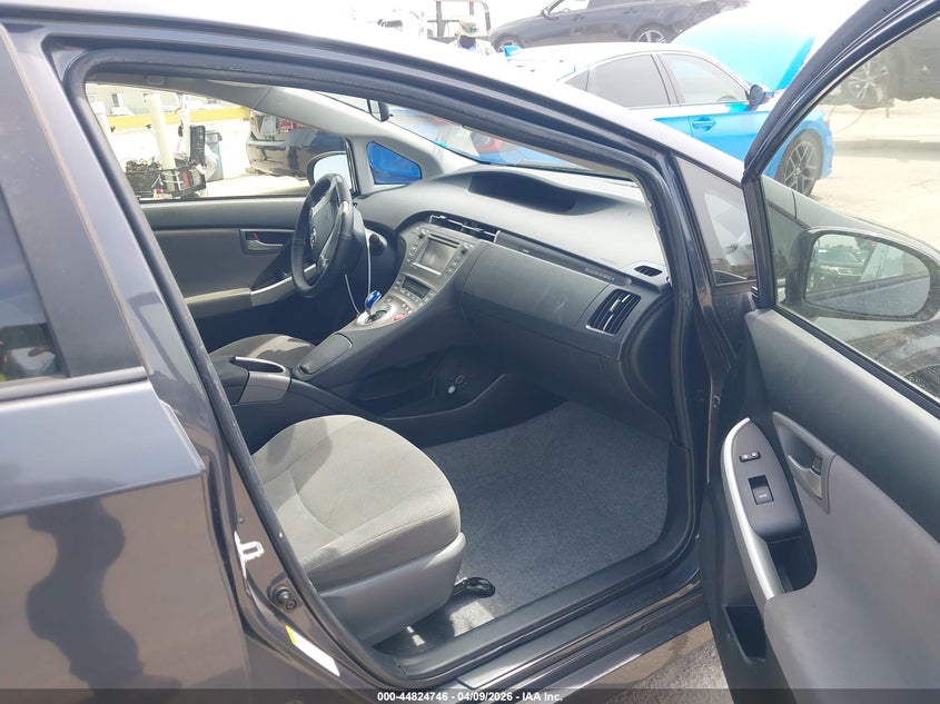 2014 Toyota Prius VIN JTDKN3DP7E3049740 IAAI salvage auction — LEFT SIDE, Salvage Title, sold $4,550 on 2026-07-29 (photo 5)