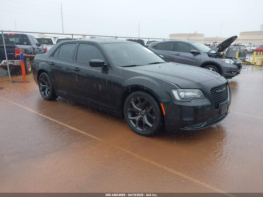2022 Chrysler 300 VIN 2C3CCAAG4NH241346 IAAI salvage auction — LEFT FRONT, Salvage (Hawaii), sold $6,100 on 2026-08-18 (photo 1)