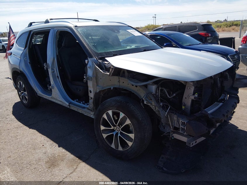 2021 Toyota Highlander VIN 5TDHZRAH4MS514535 IAAI salvage auction — RIGHT SIDE, Salvage Title, sold $12,000 on 2026-07-29 (photo 1)