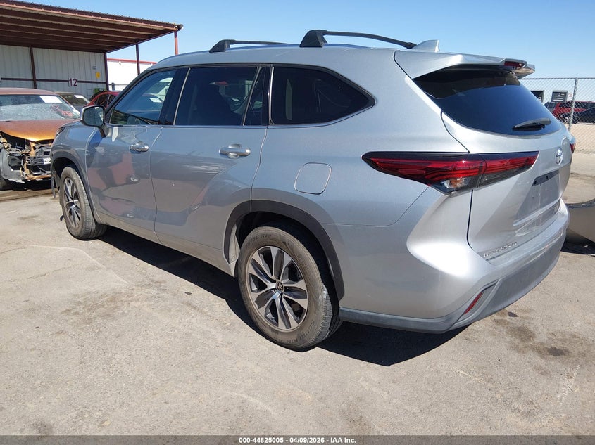2021 Toyota Highlander VIN 5TDHZRAH4MS514535 IAAI salvage auction — RIGHT SIDE, Salvage Title, sold $12,000 on 2026-07-29 (photo 3)