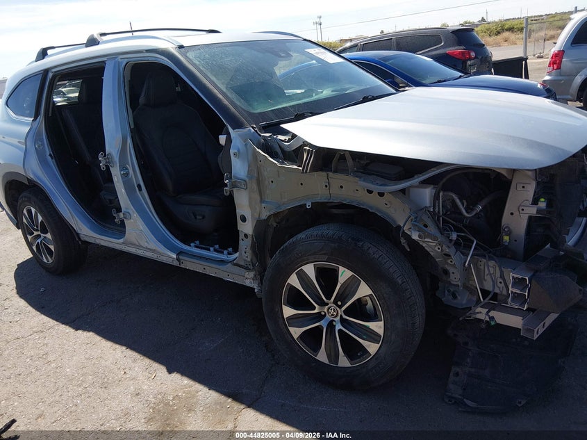 2021 Toyota Highlander VIN 5TDHZRAH4MS514535 IAAI salvage auction — RIGHT SIDE, Salvage Title, sold $12,000 on 2026-07-29 (photo 6)