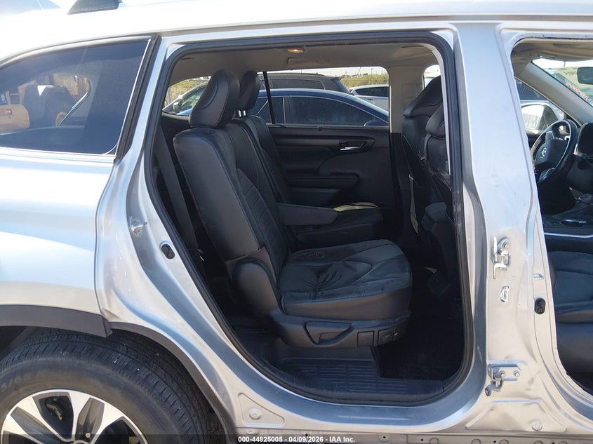 2021 Toyota Highlander VIN 5TDHZRAH4MS514535 IAAI salvage auction — RIGHT SIDE, Salvage Title, sold $12,000 on 2026-07-29 (photo 8)