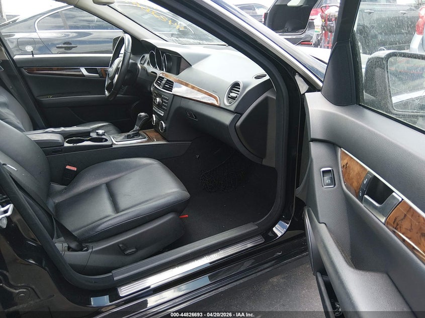 2013 Mercedes-benz C-klasse VIN WDDGF8AB3DR252828 IAAI salvage auction — NORMAL WEAR, Clear (Georgia), sold $700 on 2026-07-29 (photo 5)