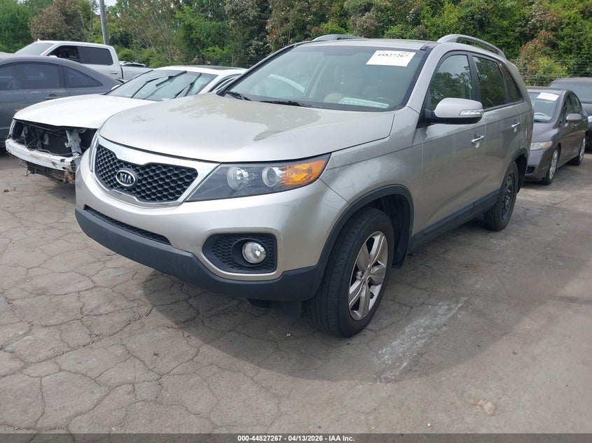 2013 Kia Sorento VIN 5XYKU4A20DG384432 IAAI salvage auction — REPOSSESSION, Wait Title, sold $725 on 2026-07-30 (photo 2)