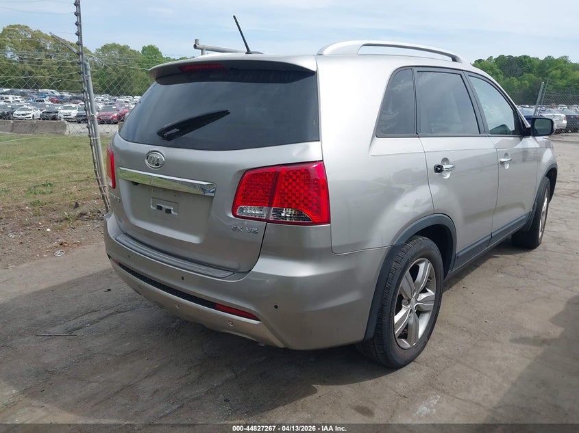 2013 Kia Sorento VIN 5XYKU4A20DG384432 IAAI salvage auction — REPOSSESSION, Wait Title, sold $725 on 2026-07-30 (photo 4)