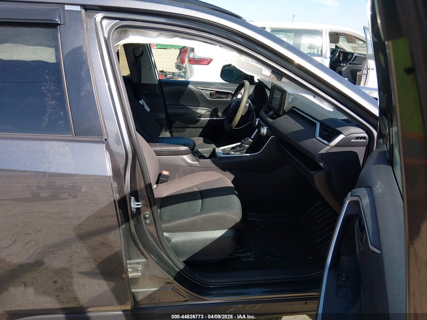 2021 Toyota Rav 4 VIN 2T3K1RFV0MC086443 IAAI salvage auction — SIDE, Salvage Title, sold $8,200 on 2026-07-18 (photo 5)