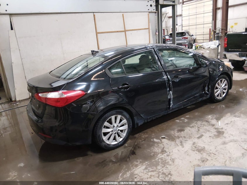 2015 Kia Forte VIN KNAFX4A68F5270344 IAAI salvage auction — NORMAL WEAR, Clear (Tennessee), sold $300 on 2026-07-24 (photo 4)