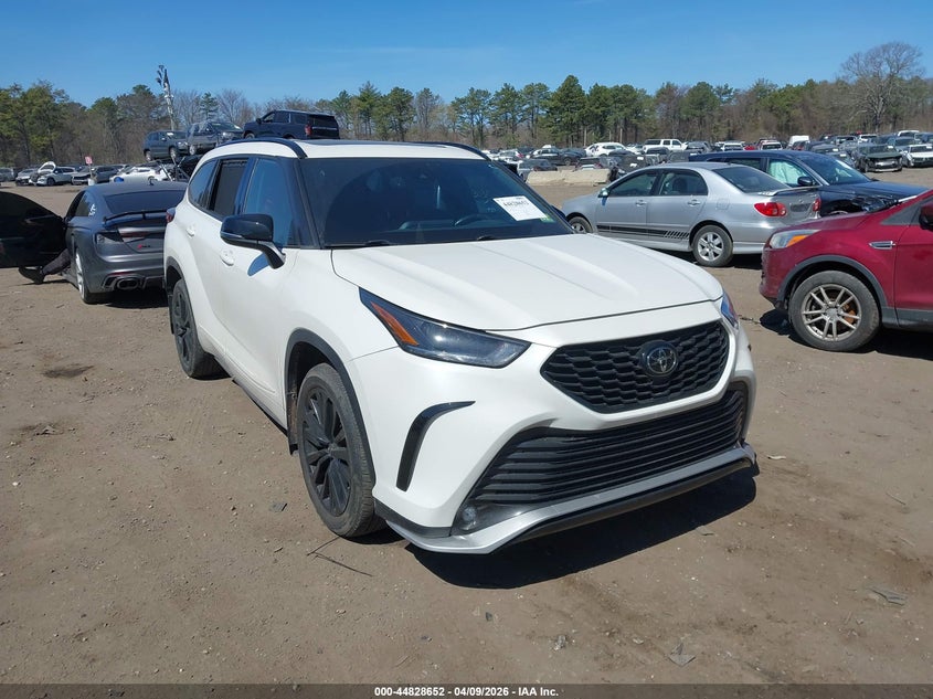 2021 Toyota Highlander VIN 5TDLZRBH3MS085560 IAAI salvage auction — FRONT & REAR, Salvage Title, sold $20,550 on 2026-07-07 (photo 1)