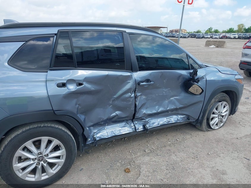 2023 Toyota Corolla cross VIN 7MUCAAAGXPV070954 IAAI salvage auction — RIGHT SIDE, Original (Texas), sold $4,350 on 2026-07-08 (photo 6)
