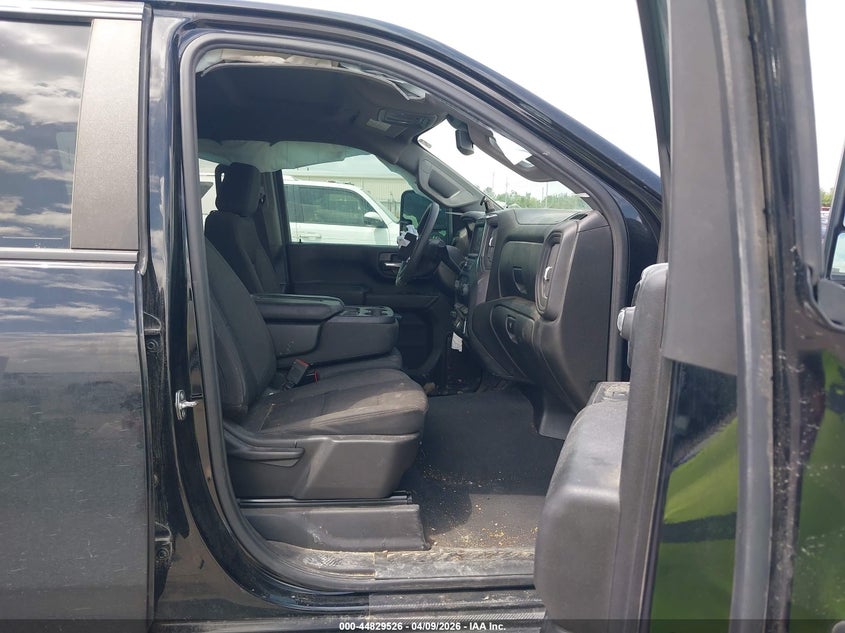2024 Chevrolet Silverado VIN 2GC1YME70R1158561 IAAI salvage auction — SIDE, Salvage Title, sold $13,600 on 2026-07-21 (photo 5)