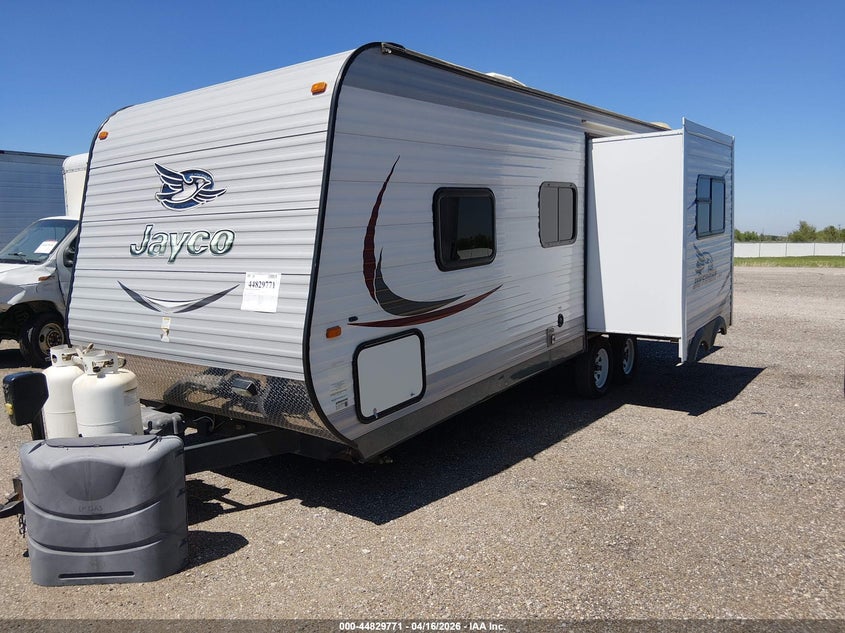 2015 Jayco Jay flight VIN 1UJBJ0BM3F1TL0367 IAAI salvage auction — HAIL, Wait Title, sold $4,200 on 2026-09-04 (photo 4)