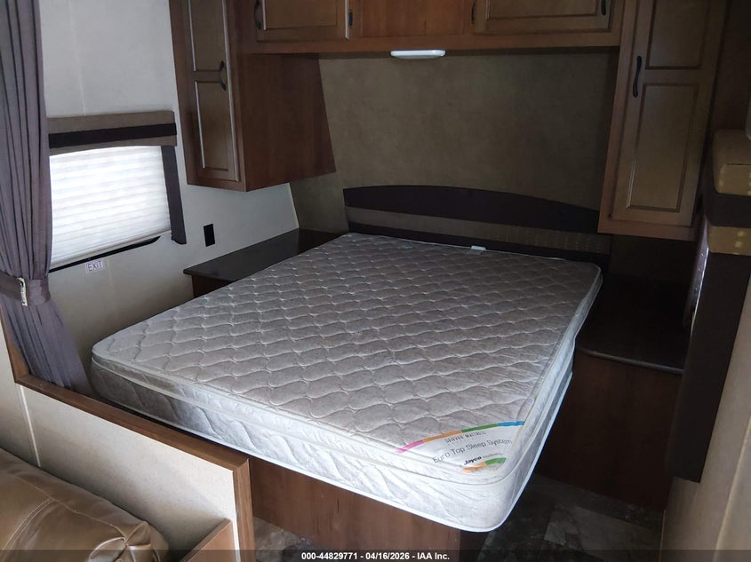 2015 Jayco Jay flight VIN 1UJBJ0BM3F1TL0367 IAAI salvage auction — HAIL, Wait Title, sold $4,200 on 2026-09-04 (photo 5)