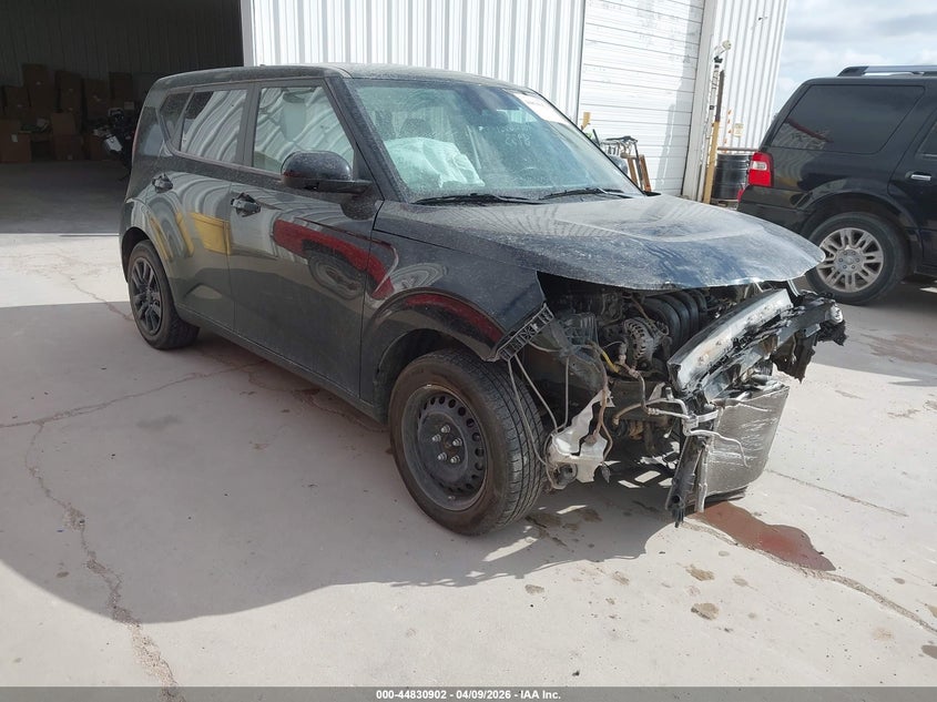 2024 Kia Soul VIN KNDJ23AU8R7228933 IAAI salvage auction — LEFT & RIGHT, Salvage Title, sold $300 on 2026-07-23 (photo 1)