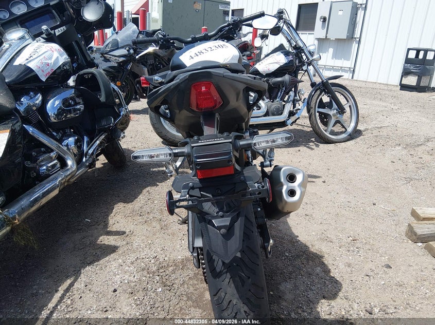 2024 Honda Cb VIN MLHPC715XR5000156 IAAI salvage auction — FRONT END, Salvage (Kansas), sold $1,725 on 2026-07-10 (photo 6)