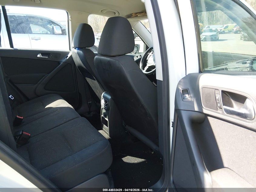 2017 Volkswagen Tiguan VIN WVGAV7AX4HK046663 IAAI salvage auction — LEFT FRONT, Wait Title, sold $1,400 on 2026-07-09 (photo 8)