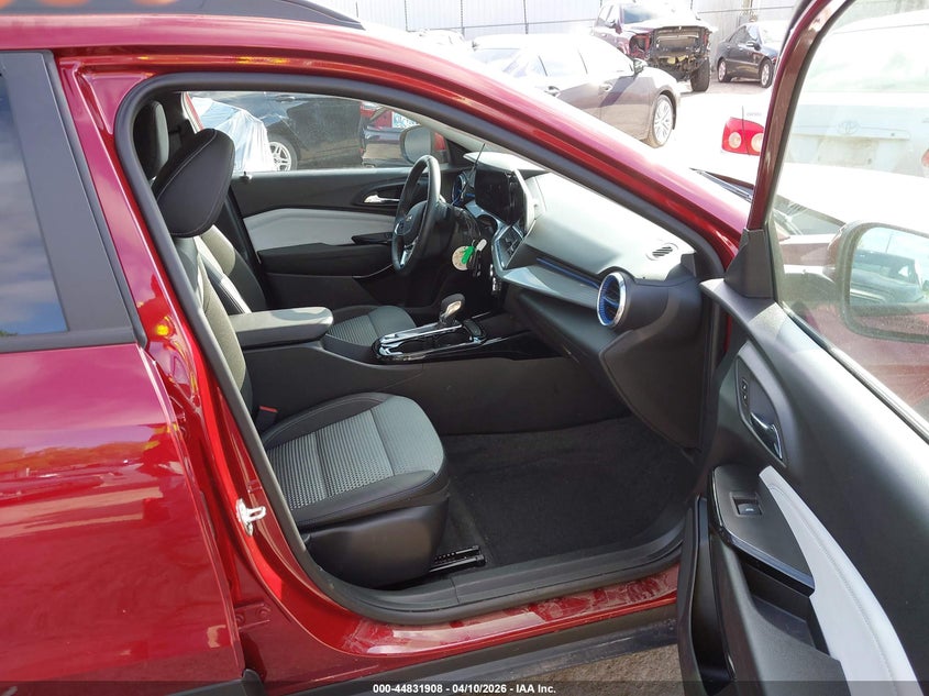 2025 Chevrolet Trax VIN KL77LHEP6SC297557 IAAI salvage auction — WATER/FLOOD, Clear (Oklahoma), sold $9,900 on 2026-07-08 (photo 5)
