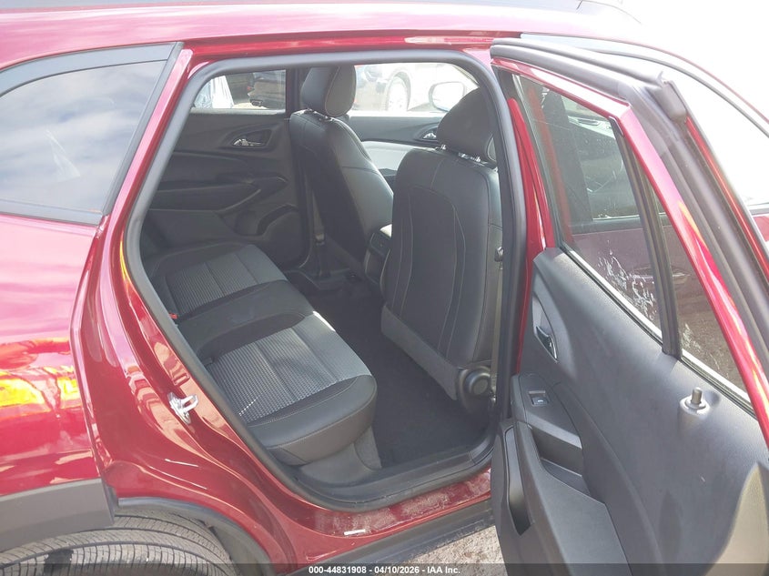 2025 Chevrolet Trax VIN KL77LHEP6SC297557 IAAI salvage auction — WATER/FLOOD, Clear (Oklahoma), sold $9,900 on 2026-07-08 (photo 8)