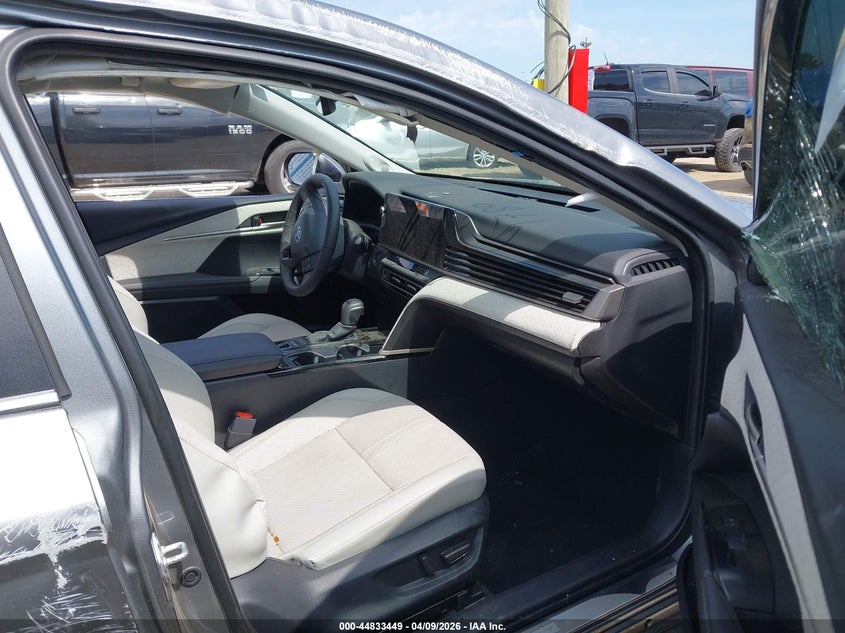 2025 Toyota Camry VIN 4T1DBADK6SU536374 IAAI salvage auction — SIDE, Salvage Title, sold $13,100 on 2026-07-31 (photo 5)