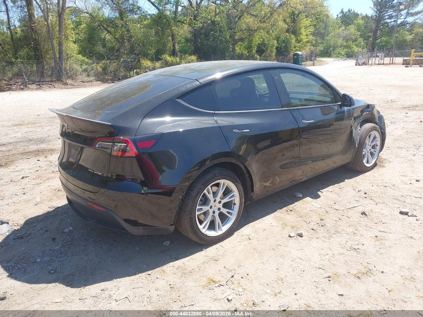 2021 Tesla Model y VIN 5YJYGAEE3MF112582 IAAI salvage auction — FRONT END, Salvage Title, sold $9,600 on 2026-07-16 (photo 4)
