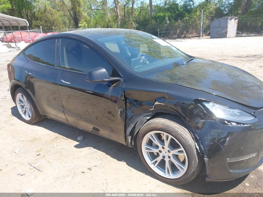 2021 Tesla Model y VIN 5YJYGAEE3MF112582 IAAI salvage auction — FRONT END, Salvage Title, sold $9,600 on 2026-07-16 (photo 6)