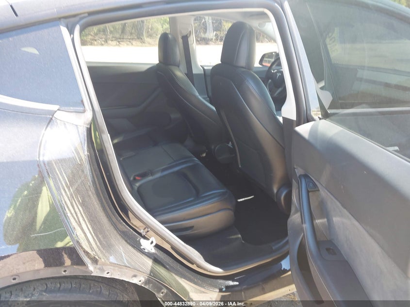 2021 Tesla Model y VIN 5YJYGAEE3MF112582 IAAI salvage auction — FRONT END, Salvage Title, sold $9,600 on 2026-07-16 (photo 8)