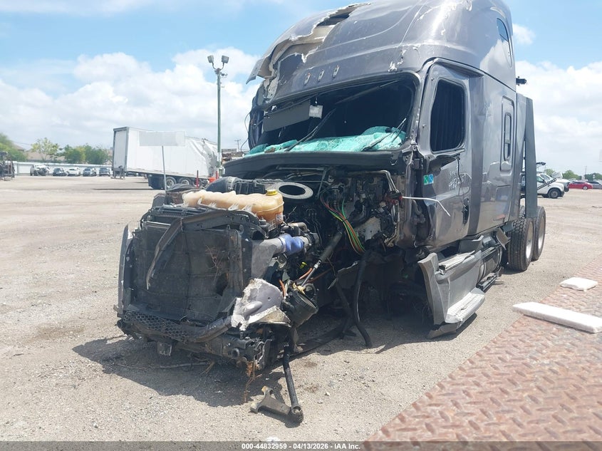 2020 Freightliner New cascadia 126 VIN 3AKJHHDR9LSLP0299 IAAI salvage auction — FRONT END, Salvage (Texas), sold $275 on 2026-07-22 (photo 2)