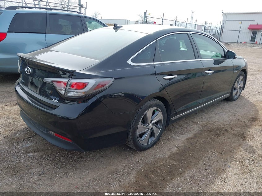2017 Hyundai Sonata VIN KMHE34L38HA071300 IAAI salvage auction — HAIL, Salvage Title, sold $1,975 on 2026-07-29 (photo 4)