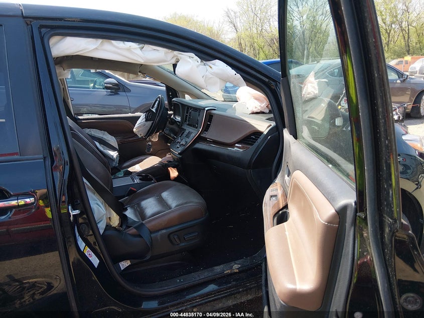 2018 Toyota Sienna VIN 5TDDZ3DC6JS192262 IAAI salvage auction — LEFT SIDE, Salvage Title, sold $2,450 on 2026-07-29 (photo 5)