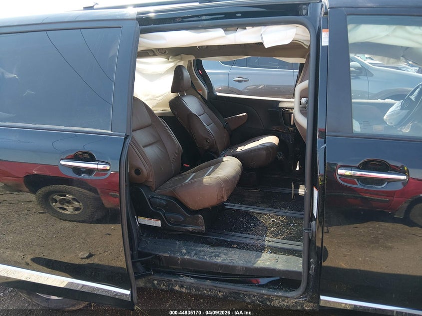2018 Toyota Sienna VIN 5TDDZ3DC6JS192262 IAAI salvage auction — LEFT SIDE, Salvage Title, sold $2,450 on 2026-07-29 (photo 8)