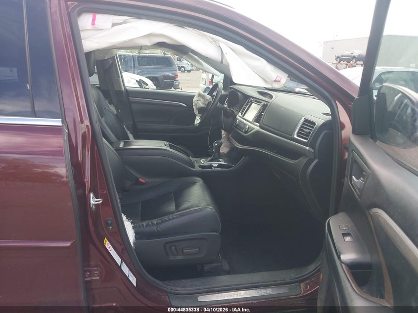 2018 Toyota Highlander VIN 5TDDZRFH6JS869581 IAAI salvage auction — UNKNOWN, Salvage Title, sold $7,700 on 2026-07-23 (photo 5)
