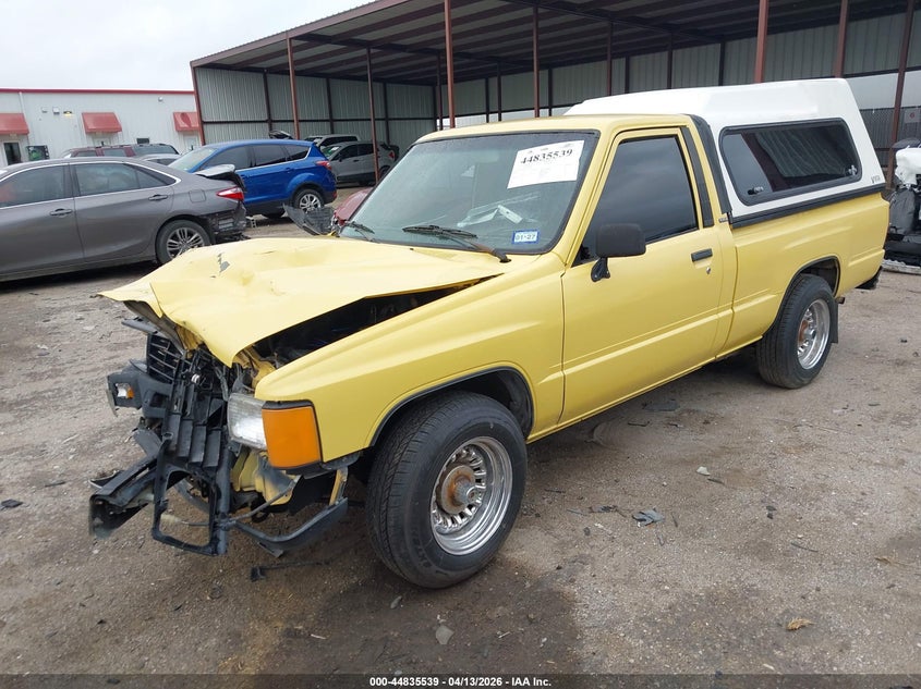 1986 Toyota Pickup VIN JT4RN50R1G0175680 IAAI salvage auction — FRONT END, Salvage (Texas), sold $3,300 on 2026-07-28 (photo 2)