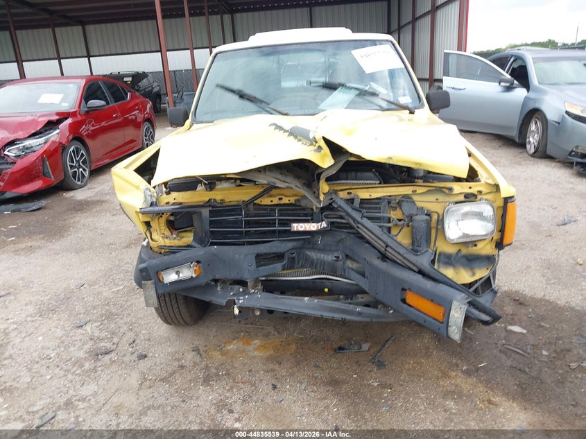 1986 Toyota Pickup VIN JT4RN50R1G0175680 IAAI salvage auction — FRONT END, Salvage (Texas), sold $3,300 on 2026-07-28 (photo 6)