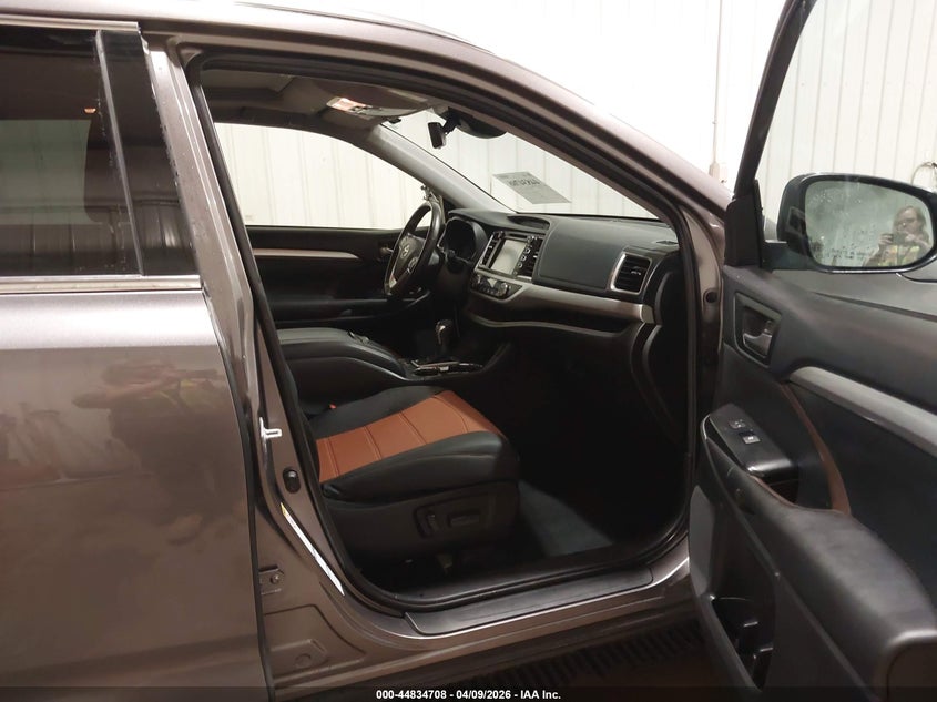 2019 Toyota Highlander VIN 5TDJZRFH5KS596850 IAAI salvage auction — FRONT END, Regular (South Dakota), sold $10,875 on 2026-07-28 (photo 5)
