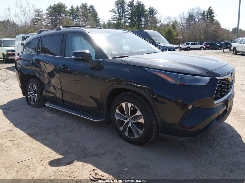 2023 Toyota Highlander VIN 5TDKDRBH9PS503358 IAAI salvage auction — SIDE, Salvage Title, sold $8,900 on 2026-07-24 (photo 1)