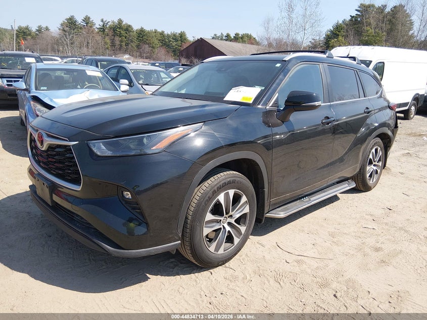 2023 Toyota Highlander VIN 5TDKDRBH9PS503358 IAAI salvage auction — SIDE, Salvage Title, sold $8,900 on 2026-07-24 (photo 2)