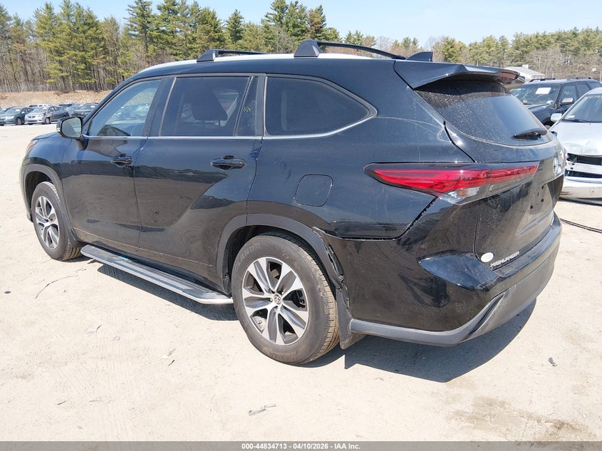 2023 Toyota Highlander VIN 5TDKDRBH9PS503358 IAAI salvage auction — SIDE, Salvage Title, sold $8,900 on 2026-07-24 (photo 3)