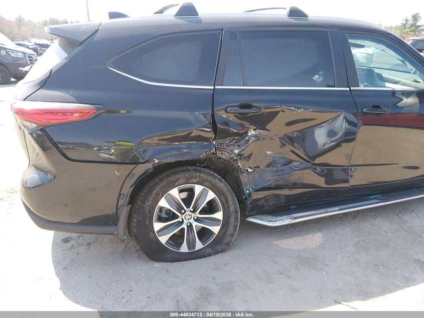 2023 Toyota Highlander VIN 5TDKDRBH9PS503358 IAAI salvage auction — SIDE, Salvage Title, sold $8,900 on 2026-07-24 (photo 6)