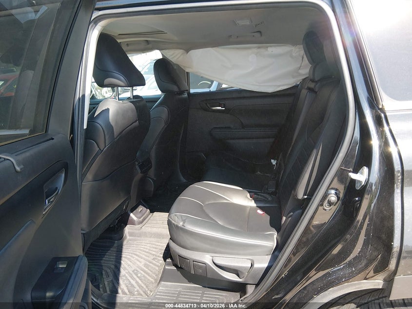 2023 Toyota Highlander VIN 5TDKDRBH9PS503358 IAAI salvage auction — SIDE, Salvage Title, sold $8,900 on 2026-07-24 (photo 8)
