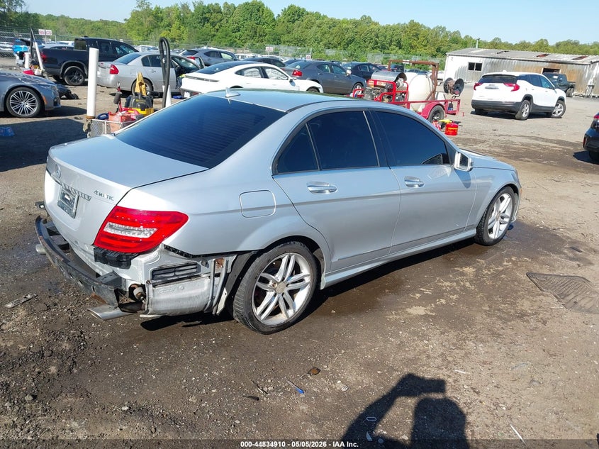 2012 Mercedes-benz C-klasse VIN WDDGF8BBXCR200576 IAAI salvage auction — SIDE, Salvage Title, sold $825 on 2026-08-10 (photo 4)