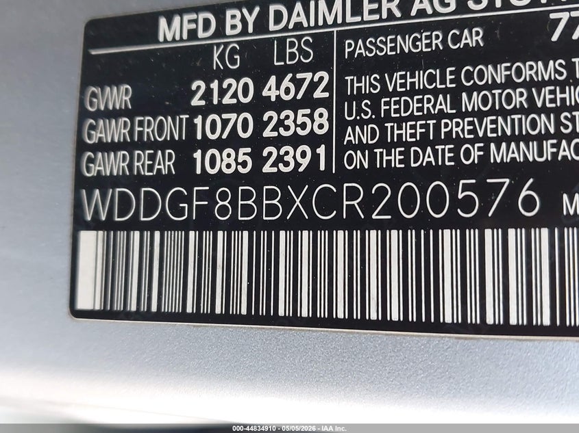 2012 Mercedes-benz C-klasse VIN WDDGF8BBXCR200576 IAAI salvage auction — SIDE, Salvage Title, sold $825 on 2026-08-10 (photo 9)