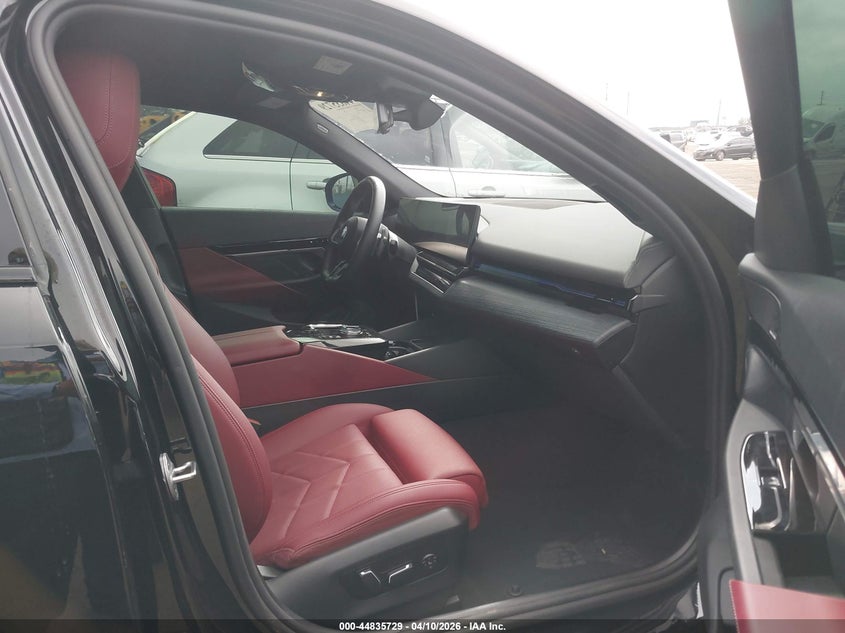 2026 BMW 5er VIN WBA43FJ0XTCV35508 IAAI salvage auction — LEFT REAR, Salvage Title, sold $38,300 on 2026-07-20 (photo 5)