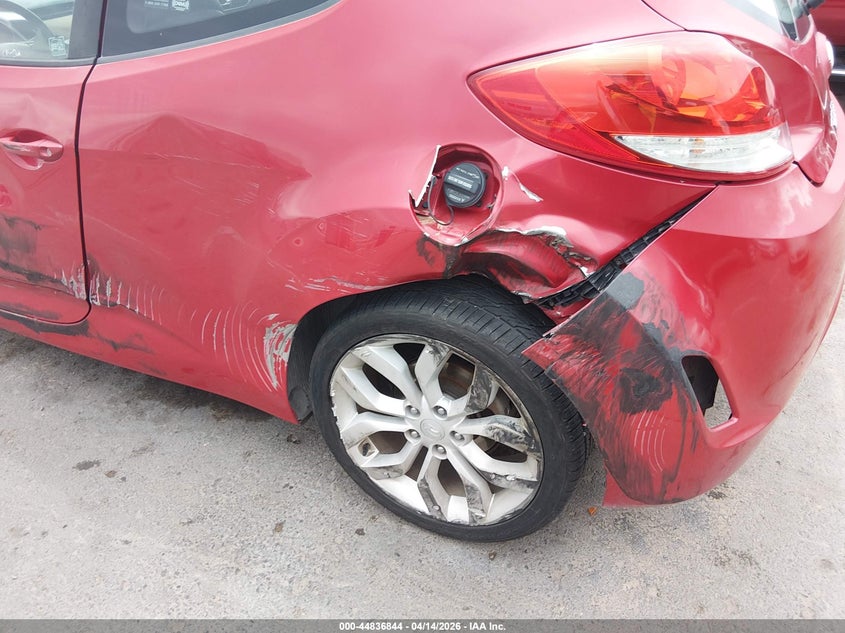2013 Hyundai Veloster VIN KMHTC6AD5DU135736 IAAI salvage auction — LEFT SIDE, Wait Title, sold $1,050 on 2026-07-22 (photo 6)