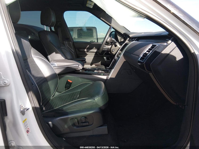 2017 Land rover Discovery VIN SALRRBBV1HA045240 IAAI salvage auction — RIGHT SIDE, Salvage Title, sold $3,550 on 2026-07-28 (photo 5)