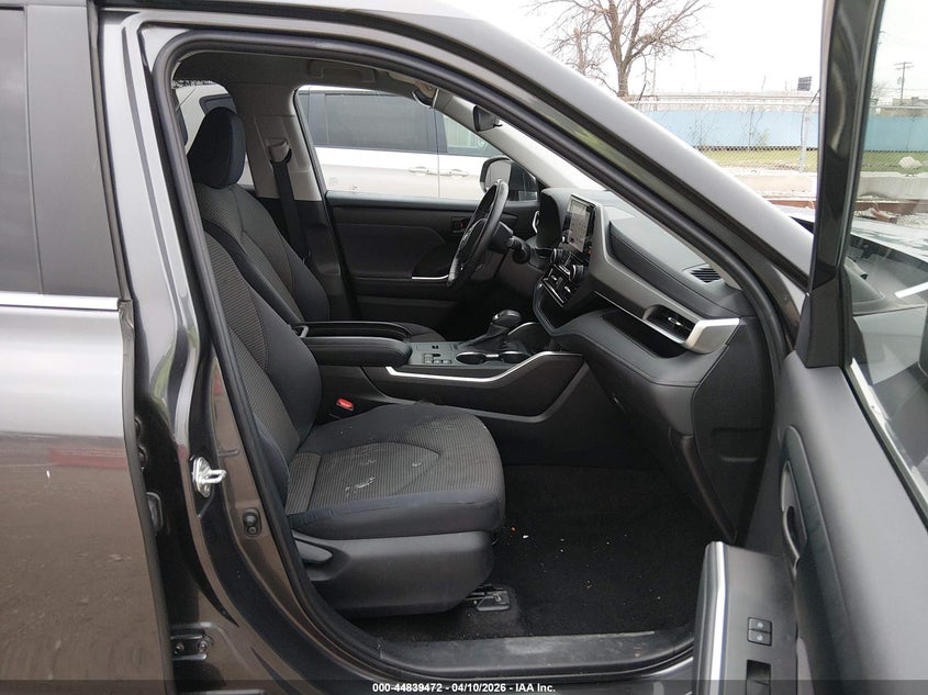 2023 Toyota Highlander VIN 5TDKDRAH2PS005312 IAAI salvage auction — HAIL, Salvage Title, sold $200 on 2026-07-21 (photo 5)
