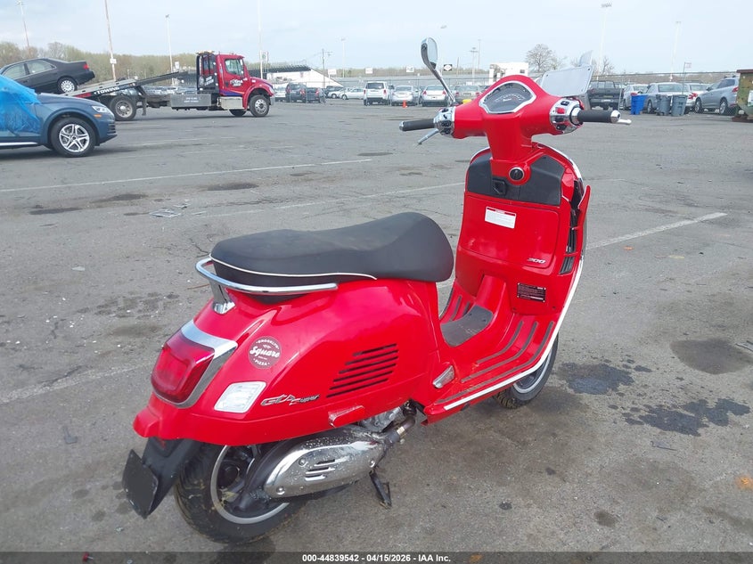 2024 Vespa - VIN ZAPMD39M1R5201269 IAAI salvage auction — FRONT END, Salvage Title, sold $750 on 2026-07-22 (photo 4)
