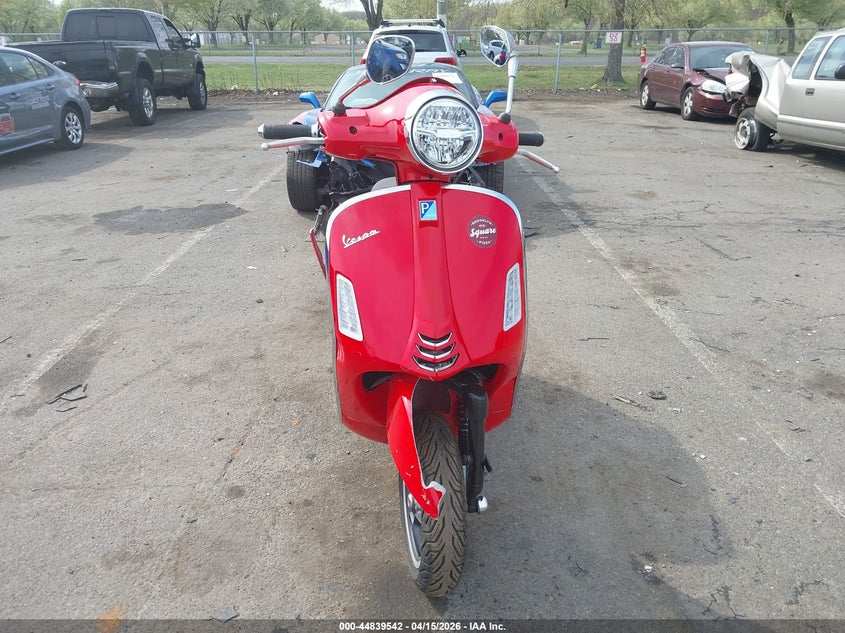 2024 Vespa - VIN ZAPMD39M1R5201269 IAAI salvage auction — FRONT END, Salvage Title, sold $750 on 2026-07-22 (photo 5)