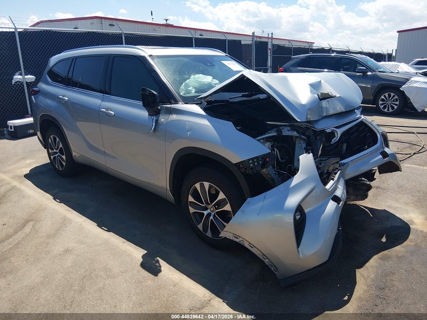 2021 Toyota Highlander VIN 5TDGZRAH2MS538098 IAAI salvage auction — FRONT END, Salvage Title, sold $8,900 on 2026-07-10 (photo 1)